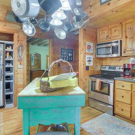 Charming Fancy Gap Cabin With Deck And Gas Grill! エクステリア 写真